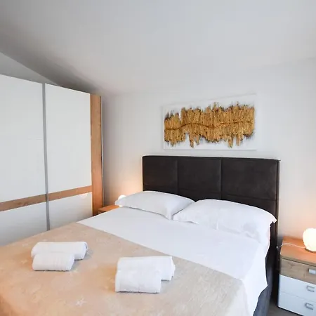 Karmen I Appartement *