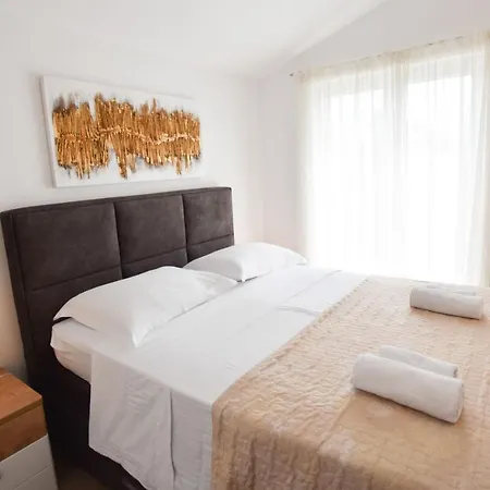 Karmen I Apartment Primosten