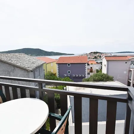 Karmen I Appartement *