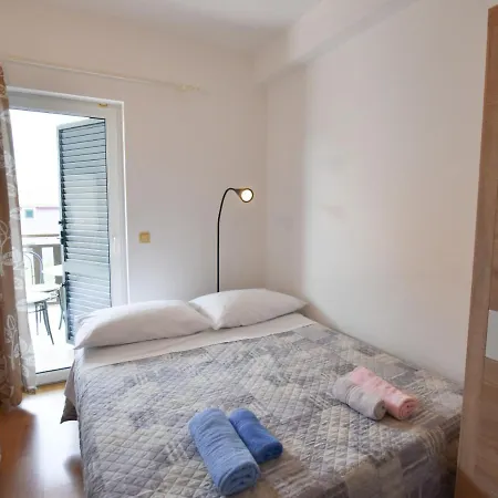Karmen I Apartment