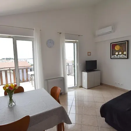Karmen I Apartment Primosten