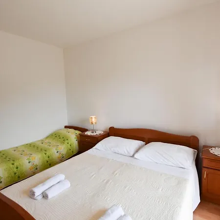 Karmen I Apartment Primosten