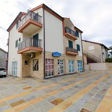 Apartment Karmen I *